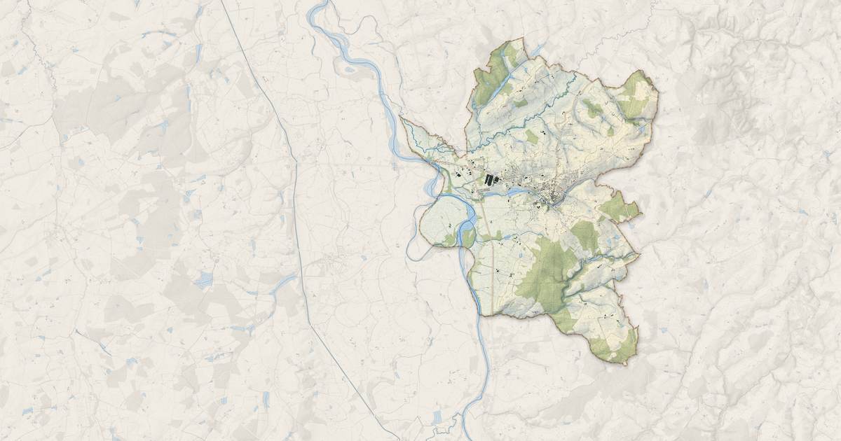 Portrait cartographique de Bourbon-Lancy : relief, eau, forêts, bâti et voies, calculés à partir des données de l'IGN