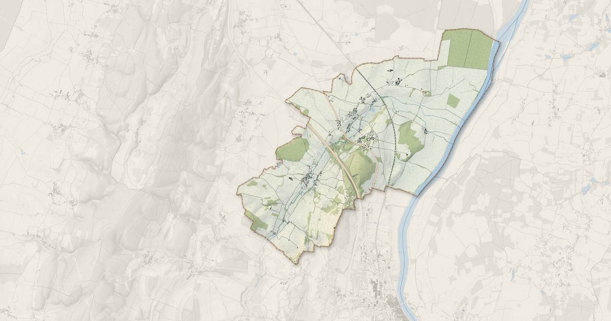Portrait cartographique de Boyer : relief, eau, forêts, bâti et voies, calculés à partir des données de l'IGN