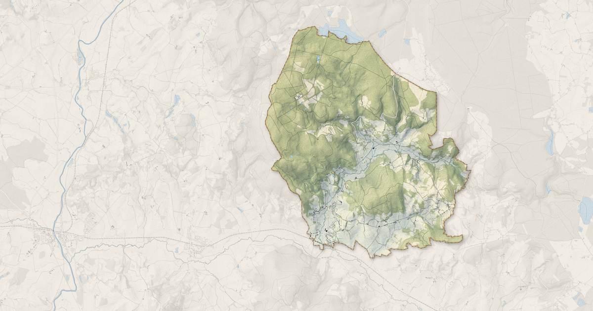 Portrait cartographique de Broye : relief, eau, forêts, bâti et voies, calculés à partir des données de l'IGN