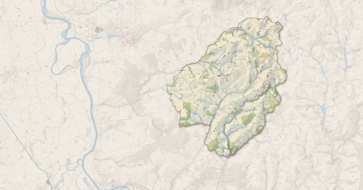 Portrait cartographique de Chalmoux : relief, eau, forêts, bâti et voies, calculés à partir des données de l'IGN