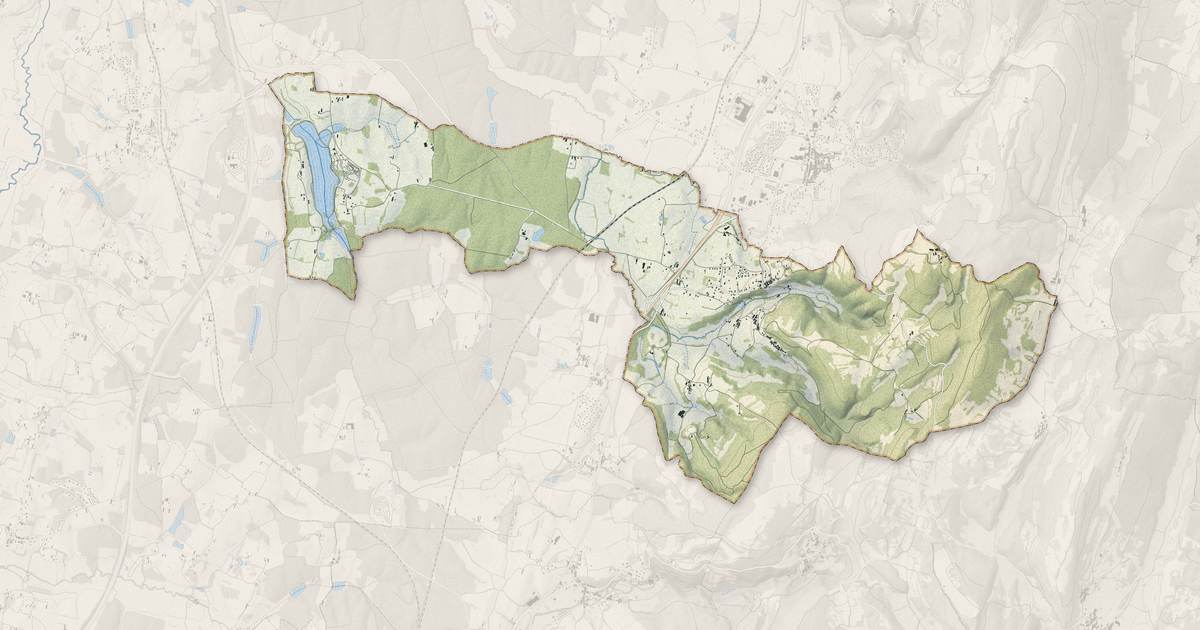 Portrait cartographique de Champagnat : relief, eau, forêts, bâti et voies, calculés à partir des données de l'IGN