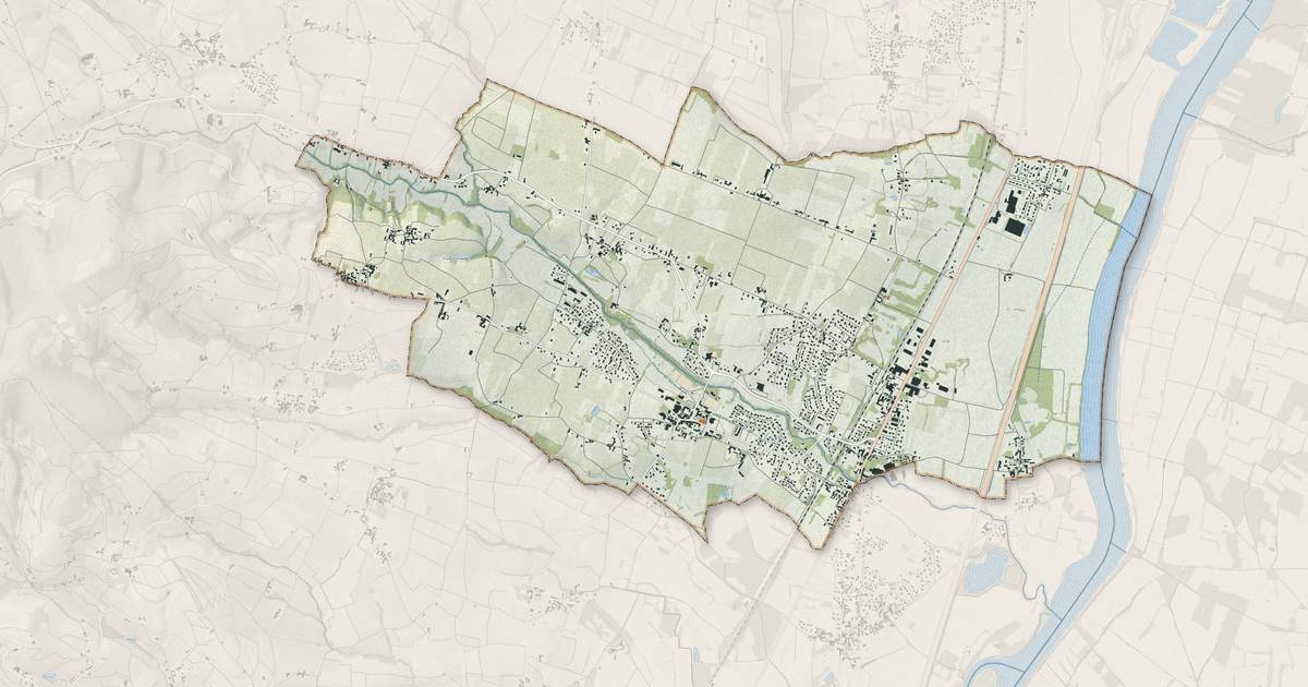 Portrait cartographique de La Chapelle-de-Guinchay : relief, eau, forêts, bâti et voies, calculés à partir des données de l'IGN