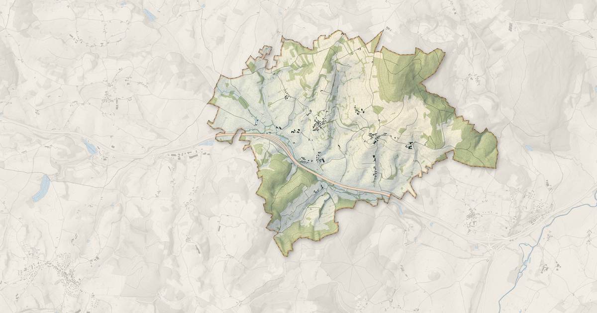 Portrait cartographique de La Chapelle-du-Mont-de-France : relief, eau, forêts, bâti et voies, calculés à partir des données de l'IGN