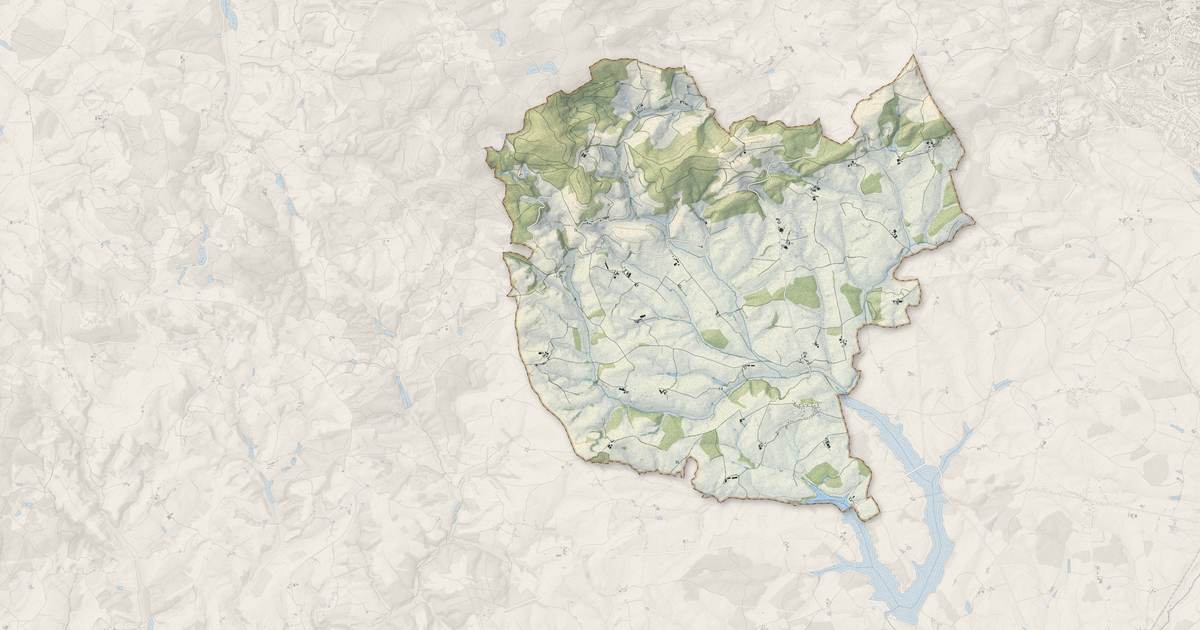 Portrait cartographique de Charmoy : relief, eau, forêts, bâti et voies, calculés à partir des données de l'IGN