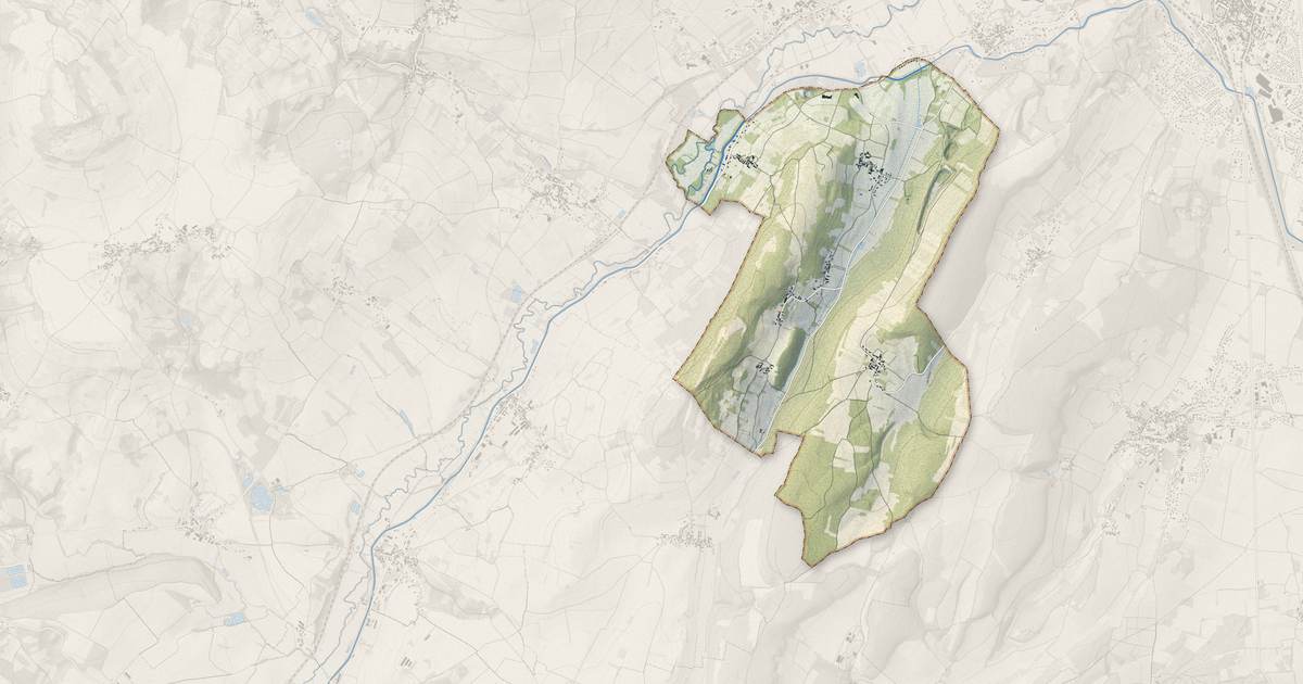 Portrait cartographique de Chassey-le-Camp : relief, eau, forêts, bâti et voies, calculés à partir des données de l'IGN