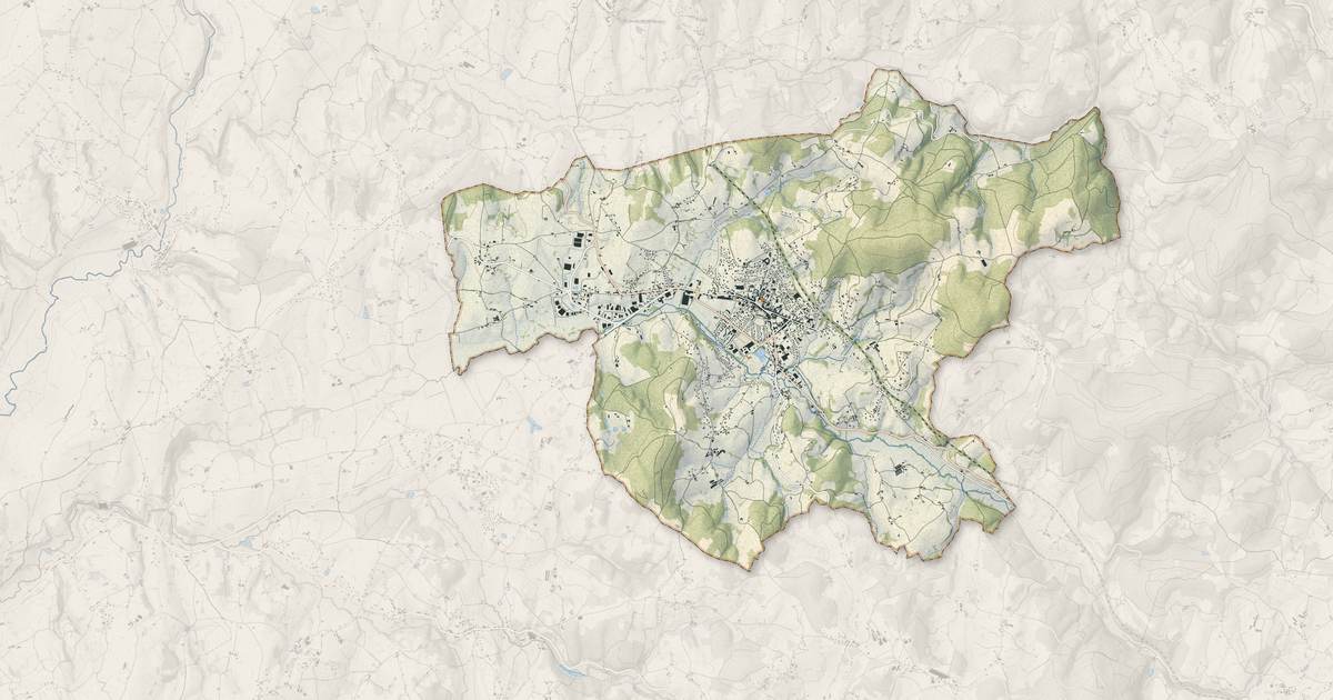 Portrait cartographique de Chauffailles : relief, eau, forêts, bâti et voies, calculés à partir des données de l'IGN