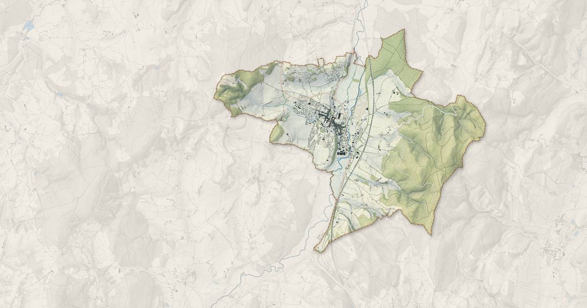 Portrait cartographique de Cluny : relief, eau, forêts, bâti et voies, calculés à partir des données de l'IGN