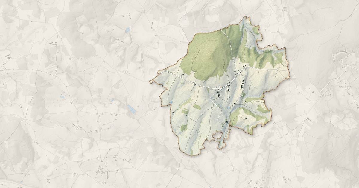 Portrait cartographique de Curtil-sous-Buffières : relief, eau, forêts, bâti et voies, calculés à partir des données de l'IGN