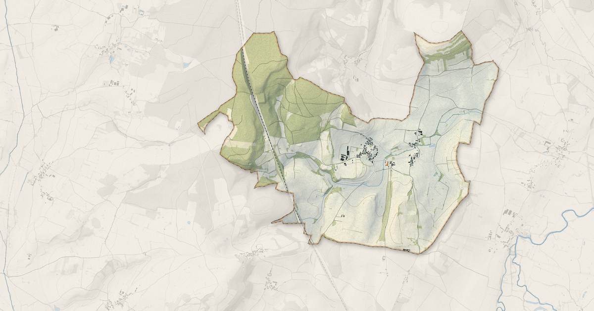 Portrait cartographique de Curtil-sous-Burnand : relief, eau, forêts, bâti et voies, calculés à partir des données de l'IGN