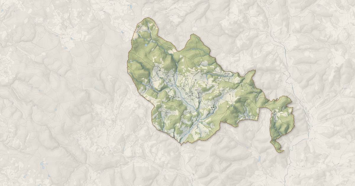 Portrait cartographique de Cussy-en-Morvan : relief, eau, forêts, bâti et voies, calculés à partir des données de l'IGN