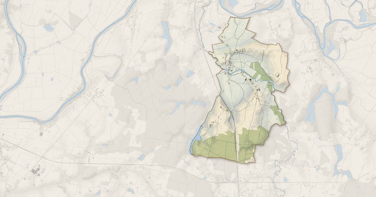 Portrait cartographique de Frontenard : relief, eau, forêts, bâti et voies, calculés à partir des données de l'IGN