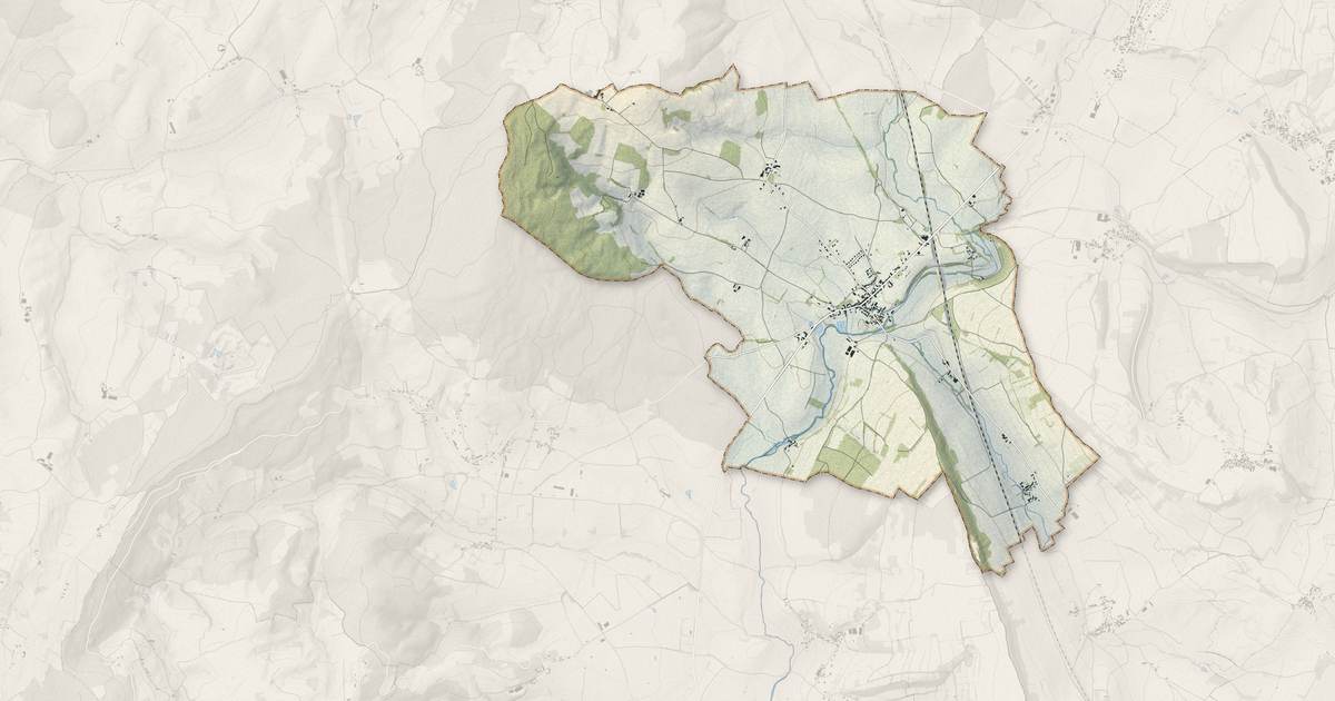 Portrait cartographique de Genouilly : relief, eau, forêts, bâti et voies, calculés à partir des données de l'IGN