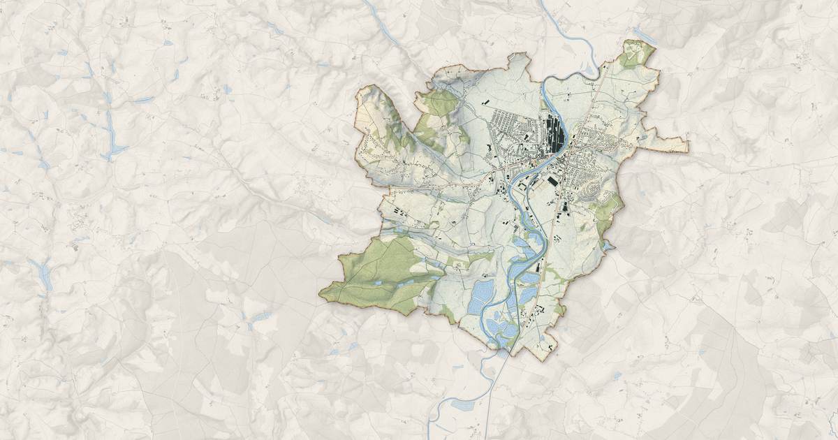 Portrait cartographique de Gueugnon : relief, eau, forêts, bâti et voies, calculés à partir des données de l'IGN