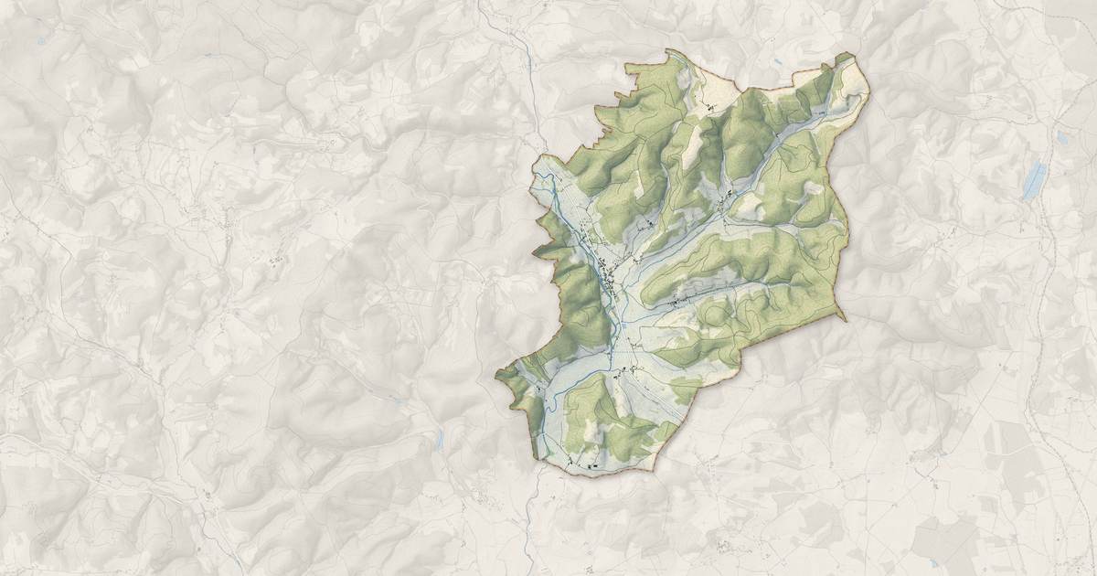 Portrait cartographique de Lucenay-l'Évêque : relief, eau, forêts, bâti et voies, calculés à partir des données de l'IGN