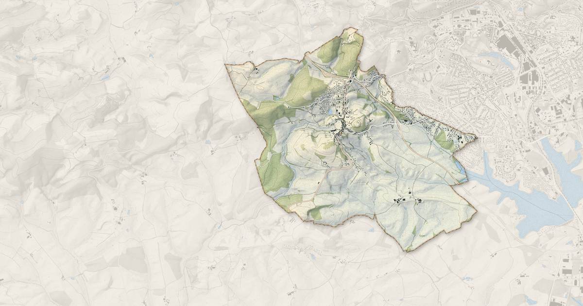 Portrait cartographique de Montcenis : relief, eau, forêts, bâti et voies, calculés à partir des données de l'IGN