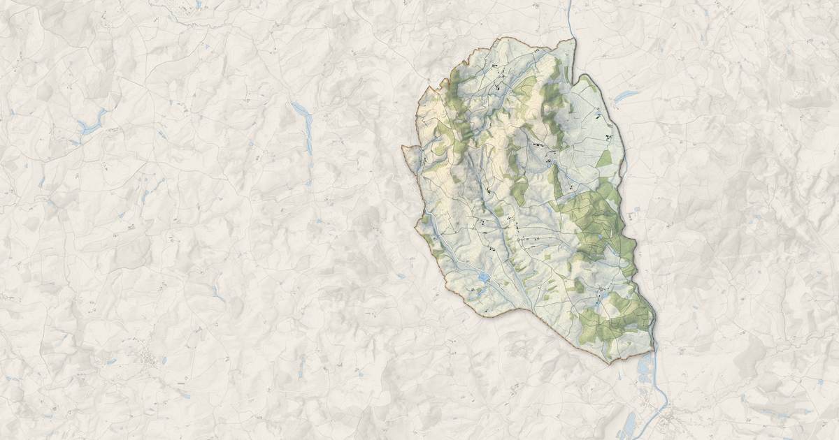 Portrait cartographique de Montmort : relief, eau, forêts, bâti et voies, calculés à partir des données de l'IGN