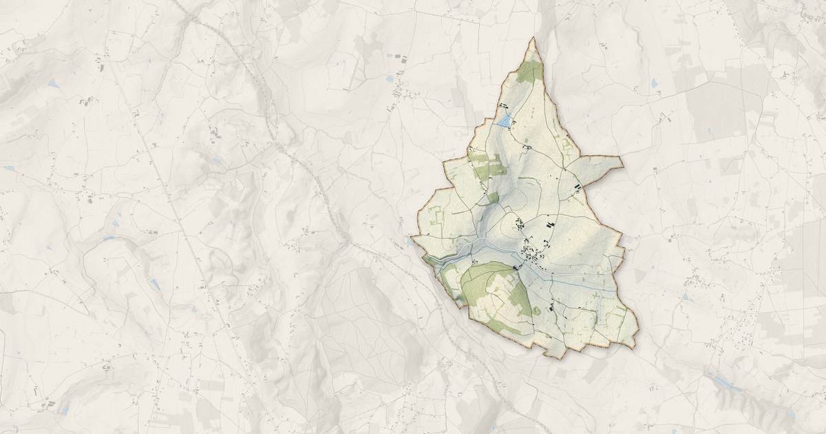 Portrait cartographique de Ouroux-sous-le-Bois-Sainte-Marie : relief, eau, forêts, bâti et voies, calculés à partir des données de l'IGN