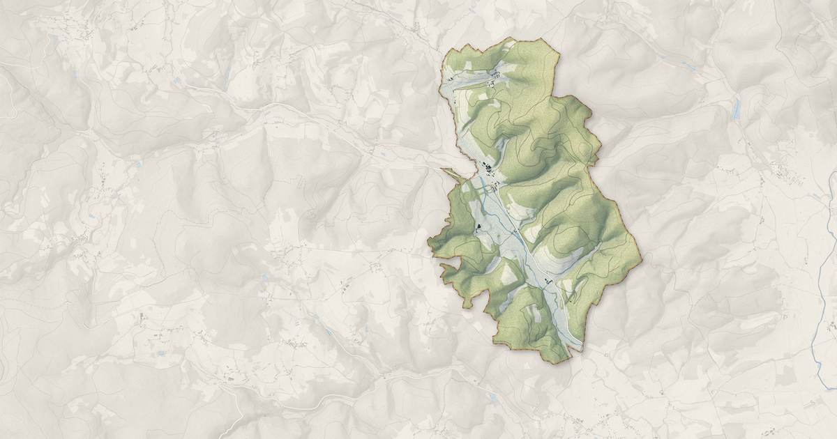 Portrait cartographique de La Petite-Verrière : relief, eau, forêts, bâti et voies, calculés à partir des données de l'IGN