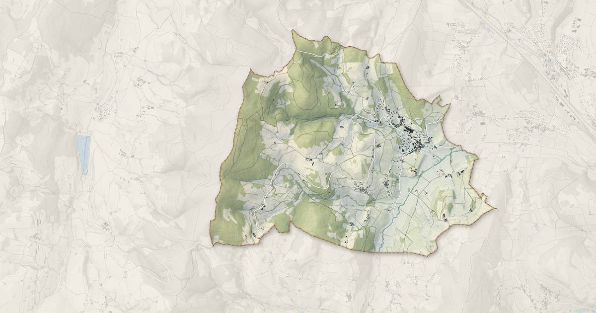 Portrait cartographique de Pierreclos : relief, eau, forêts, bâti et voies, calculés à partir des données de l'IGN