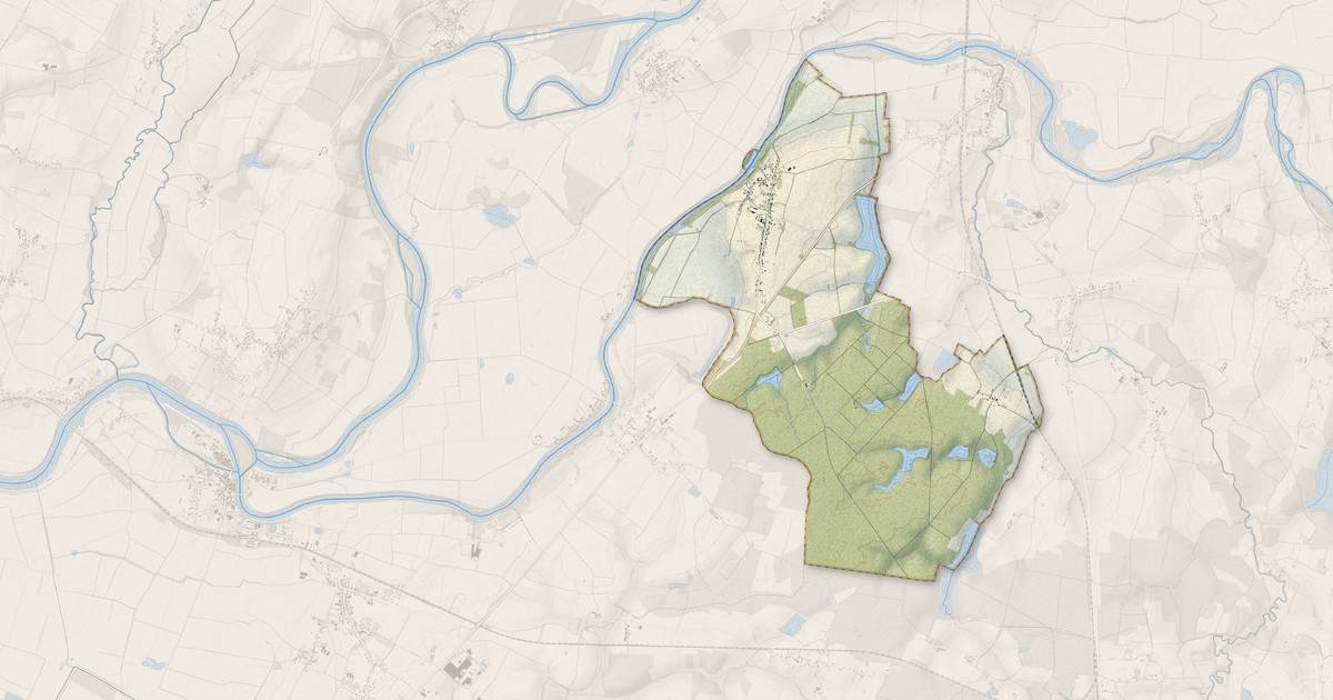 Portrait cartographique de Pontoux : relief, eau, forêts, bâti et voies, calculés à partir des données de l'IGN