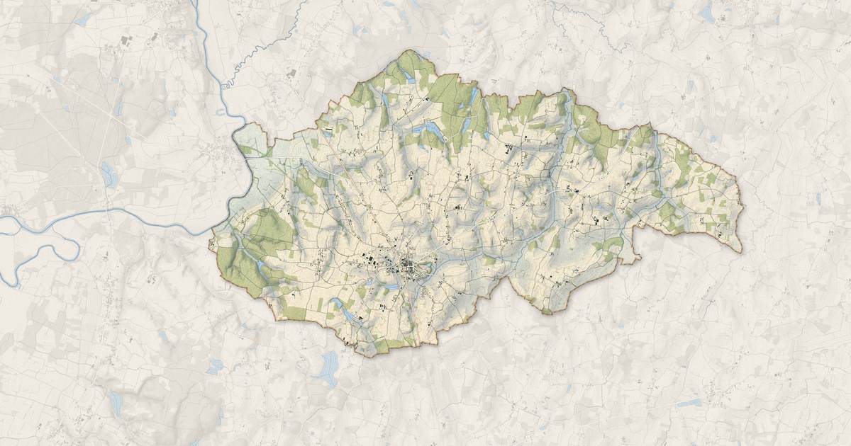 Portrait cartographique de Romenay : relief, eau, forêts, bâti et voies, calculés à partir des données de l'IGN
