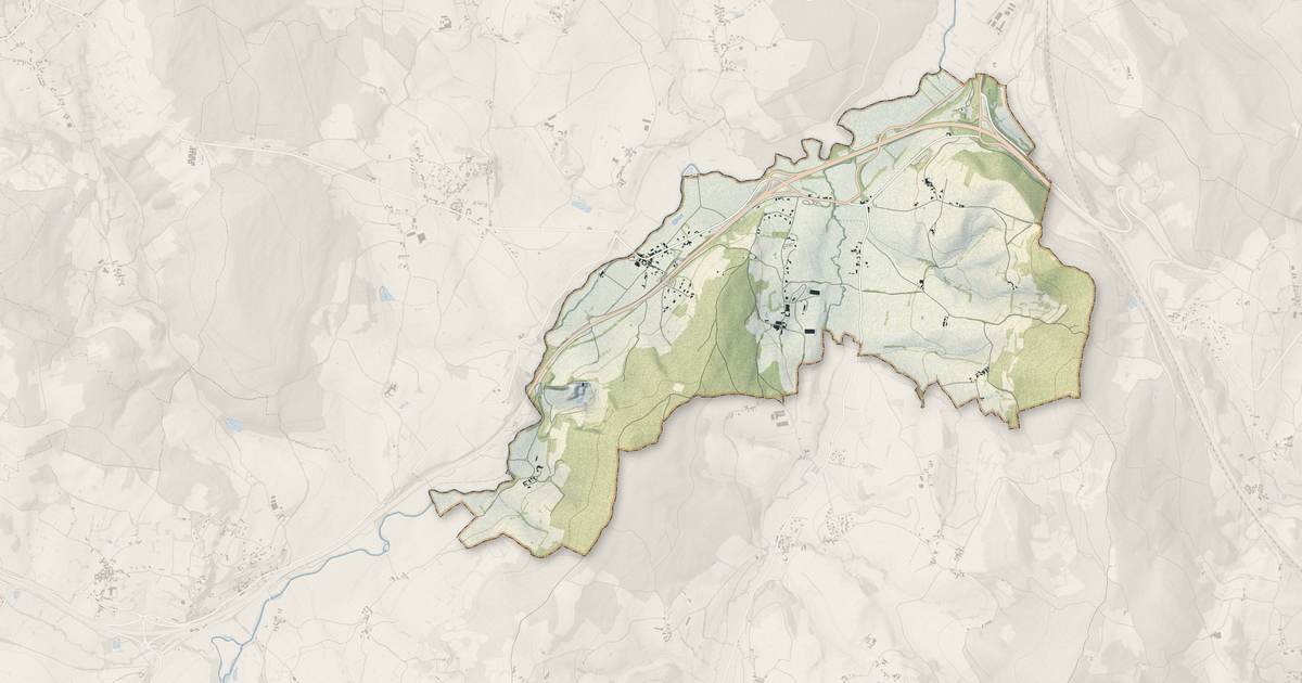 Portrait cartographique de Sainte-Cécile : relief, eau, forêts, bâti et voies, calculés à partir des données de l'IGN