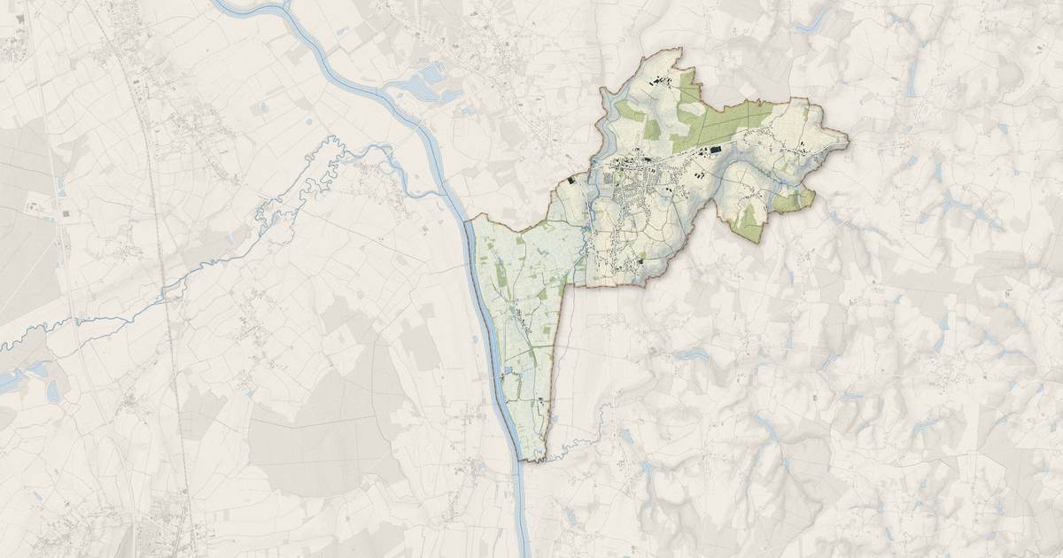 Portrait cartographique de Saint-Germain-du-Plain : relief, eau, forêts, bâti et voies, calculés à partir des données de l'IGN