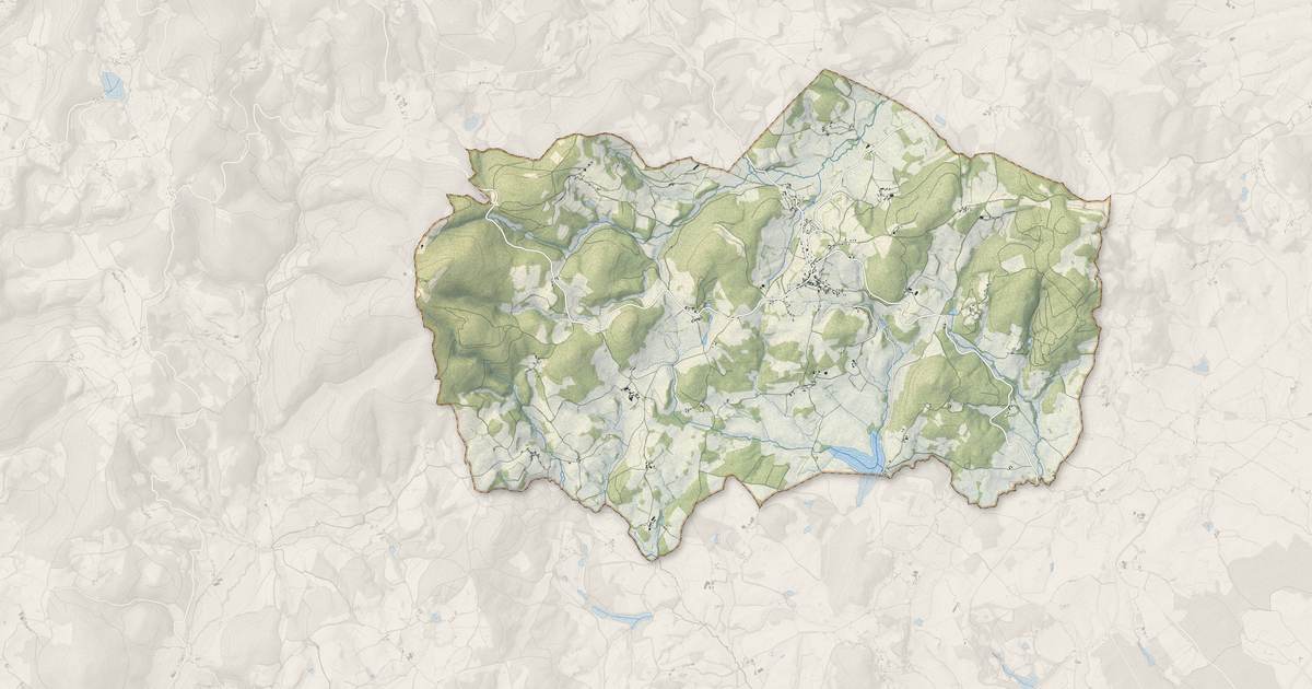 Portrait cartographique de Saint-Léger-sous-Beuvray : relief, eau, forêts, bâti et voies, calculés à partir des données de l'IGN