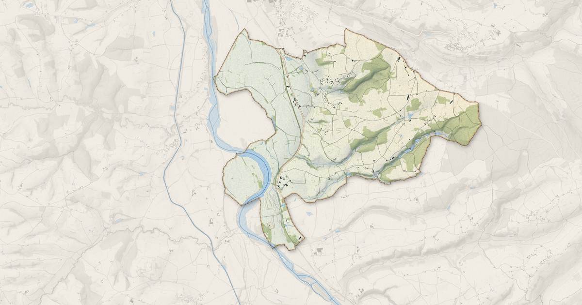 Portrait cartographique de Saint-Martin-du-Lac : relief, eau, forêts, bâti et voies, calculés à partir des données de l'IGN