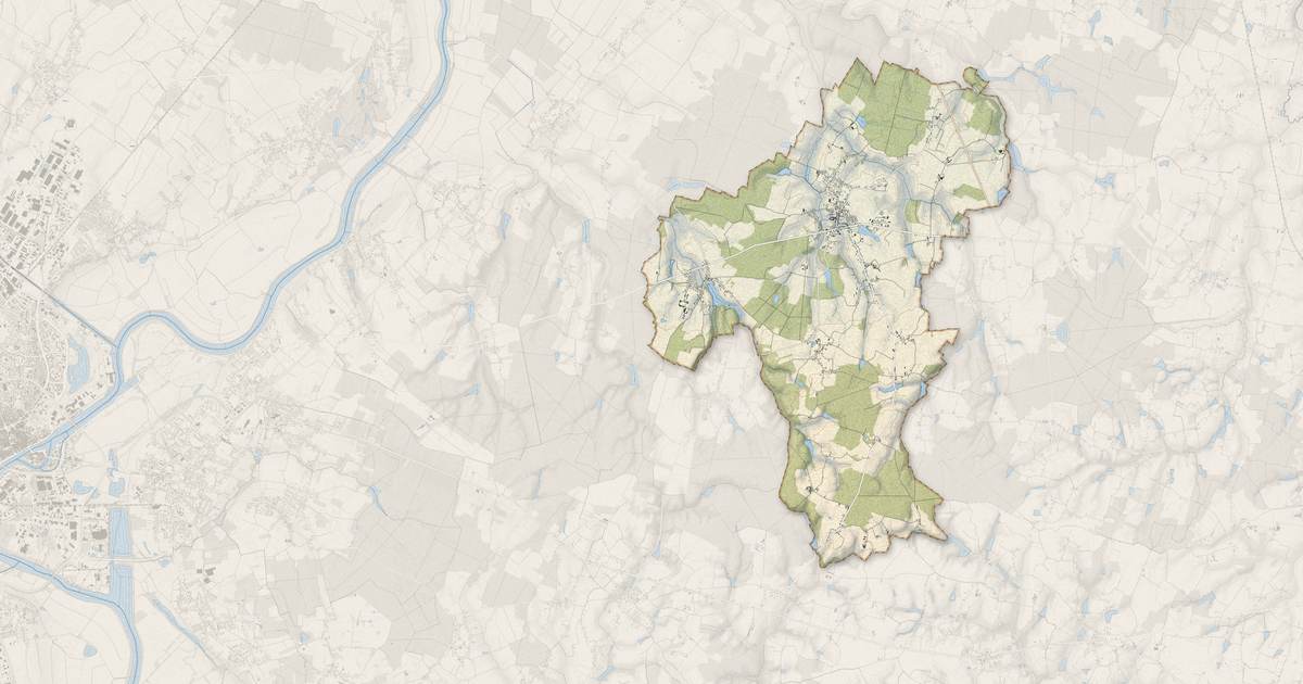 Portrait cartographique de Saint-Martin-en-Bresse : relief, eau, forêts, bâti et voies, calculés à partir des données de l'IGN