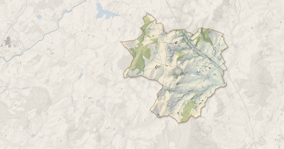 Portrait cartographique de Saint-Micaud : relief, eau, forêts, bâti et voies, calculés à partir des données de l'IGN