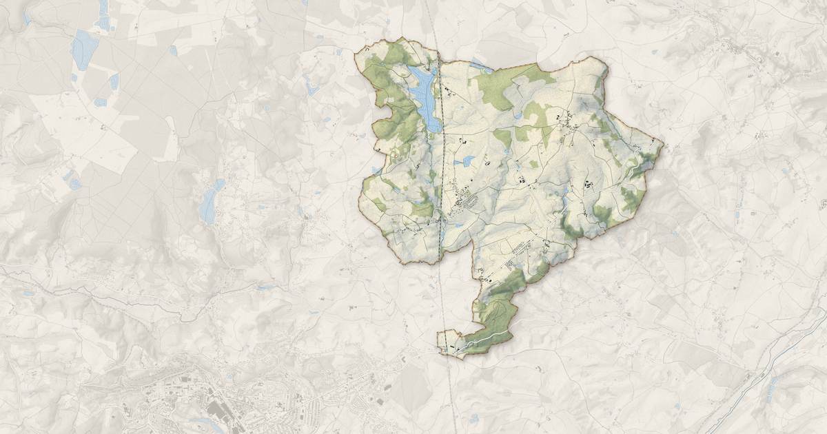 Portrait cartographique de Saint-Pierre-de-Varennes : relief, eau, forêts, bâti et voies, calculés à partir des données de l'IGN