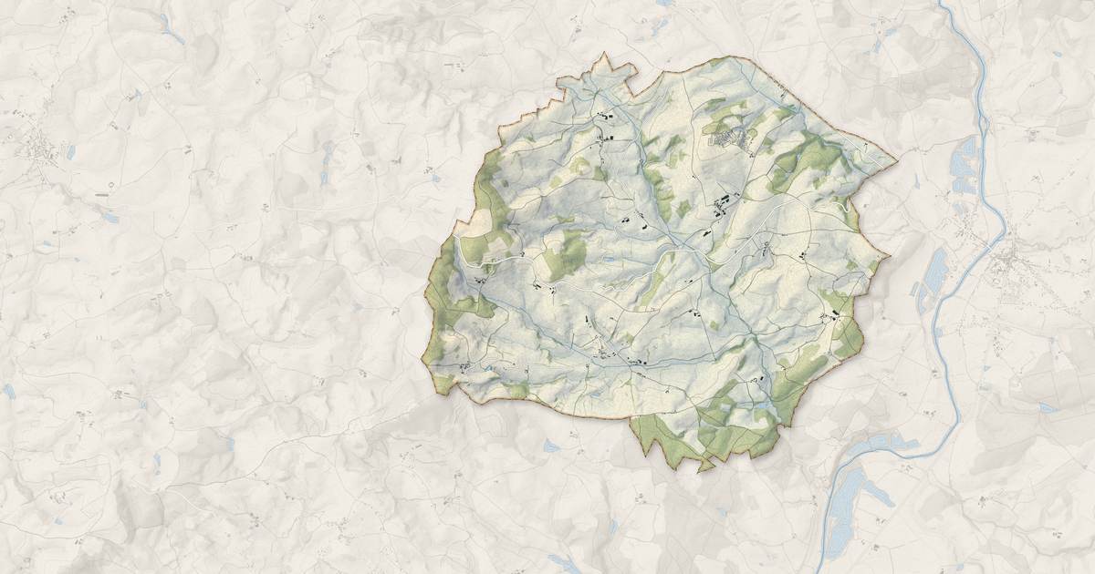 Portrait cartographique de Sainte-Radegonde : relief, eau, forêts, bâti et voies, calculés à partir des données de l'IGN