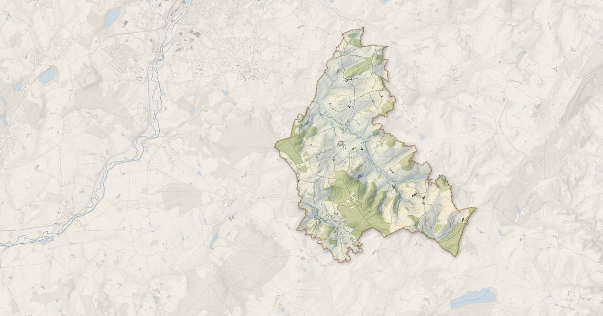 Portrait cartographique de Saint-Romain-sous-Gourdon : relief, eau, forêts, bâti et voies, calculés à partir des données de l'IGN