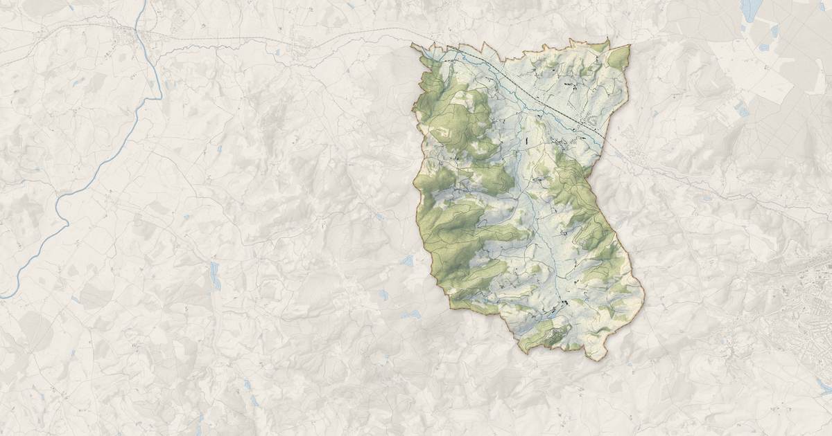 Portrait cartographique de Saint-Symphorien-de-Marmagne : relief, eau, forêts, bâti et voies, calculés à partir des données de l'IGN