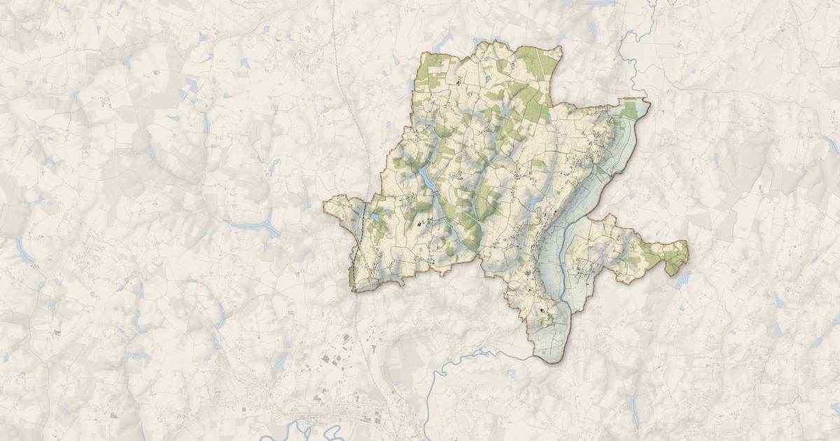 Portrait cartographique de Saint-Usuge : relief, eau, forêts, bâti et voies, calculés à partir des données de l'IGN