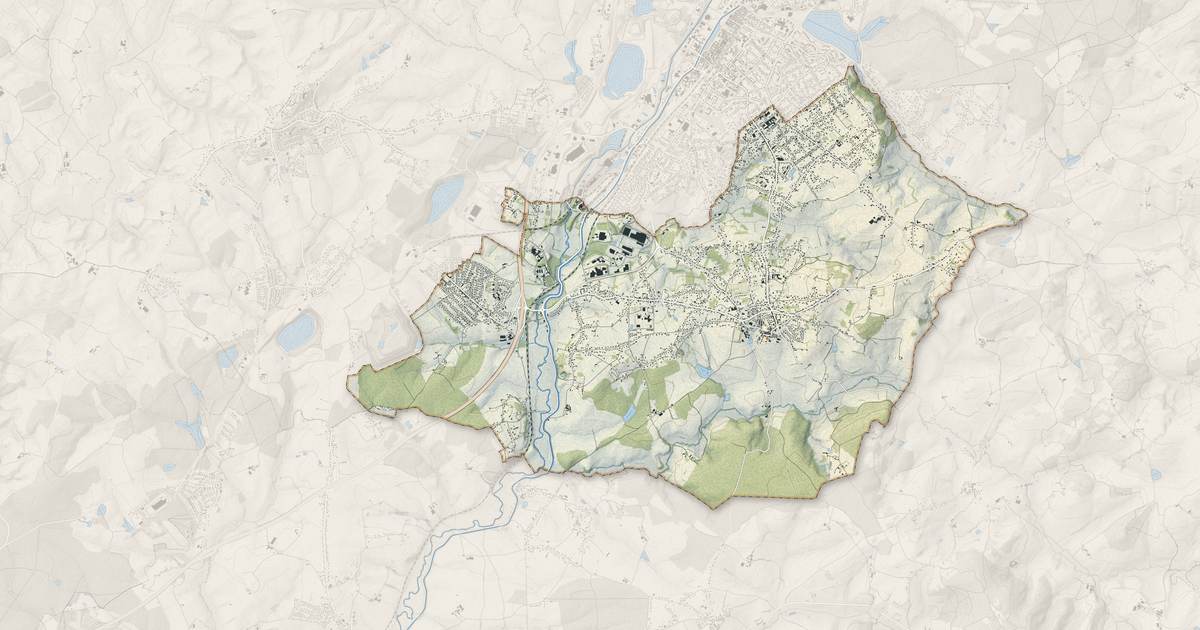 Portrait cartographique de Saint-Vallier : relief, eau, forêts, bâti et voies, calculés à partir des données de l'IGN