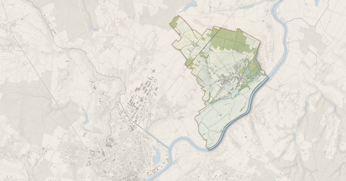 Portrait cartographique de Sassenay : relief, eau, forêts, bâti et voies, calculés à partir des données de l'IGN