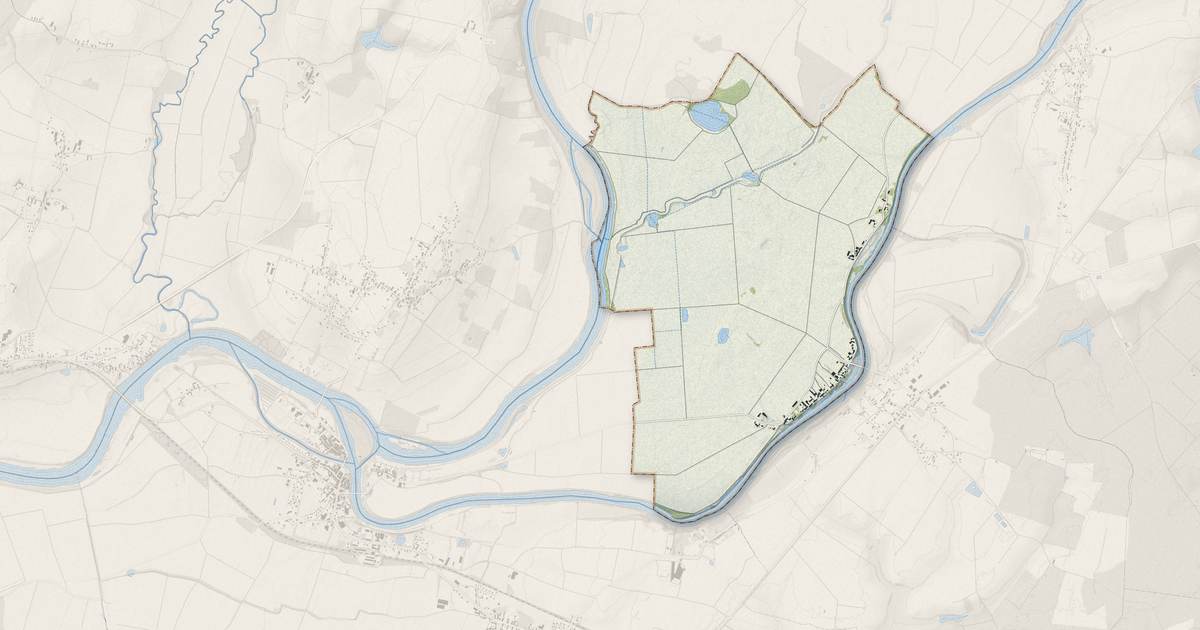 Portrait cartographique de Saunières : relief, eau, forêts, bâti et voies, calculés à partir des données de l'IGN