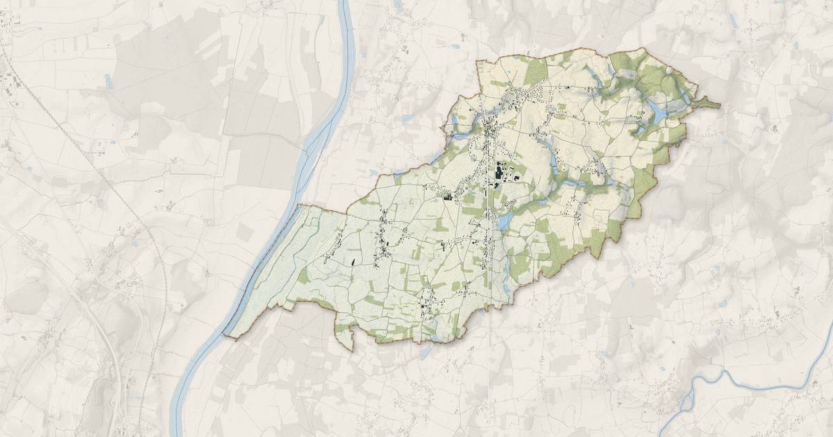 Portrait cartographique de Simandre : relief, eau, forêts, bâti et voies, calculés à partir des données de l'IGN