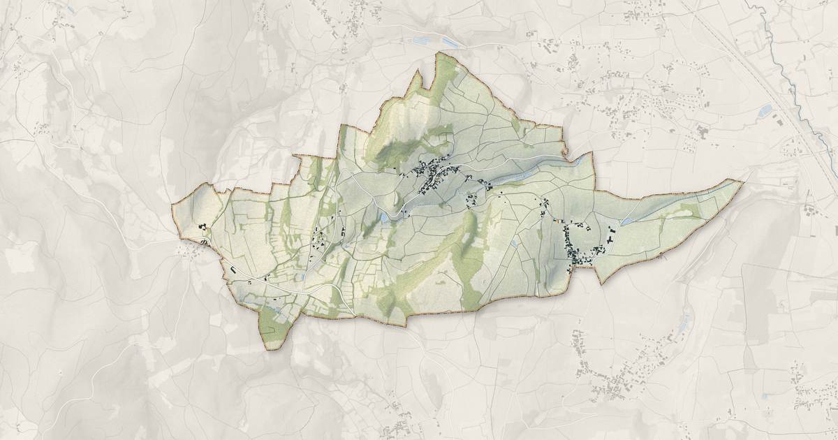 Portrait cartographique de Solutré-Pouilly : relief, eau, forêts, bâti et voies, calculés à partir des données de l'IGN