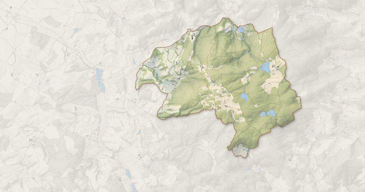 Portrait cartographique de Uchon : relief, eau, forêts, bâti et voies, calculés à partir des données de l'IGN