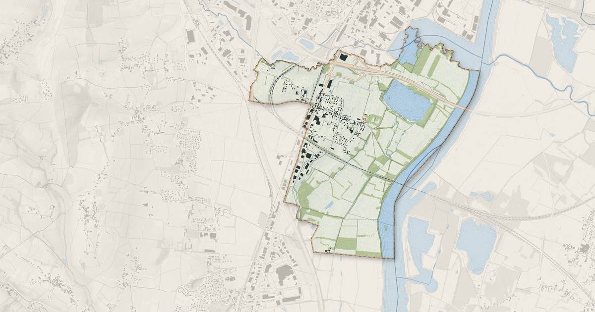 Portrait cartographique de Varennes-lès-Mâcon : relief, eau, forêts, bâti et voies, calculés à partir des données de l'IGN