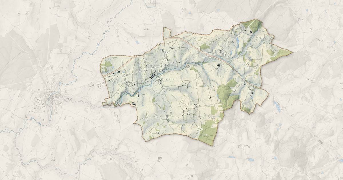 Portrait cartographique de Vendenesse-lès-Charolles : relief, eau, forêts, bâti et voies, calculés à partir des données de l'IGN