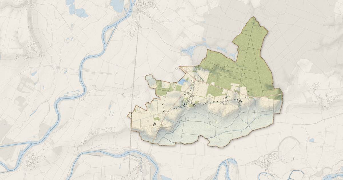 Portrait cartographique de Clux-Villeneuve : relief, eau, forêts, bâti et voies, calculés à partir des données de l'IGN