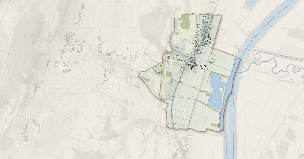 Portrait cartographique de Fleurville : relief, eau, forêts, bâti et voies, calculés à partir des données de l'IGN