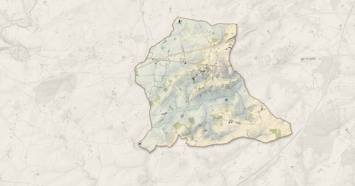 Portrait cartographique de Brains-sur-Gée : relief, eau, forêts, bâti et voies, calculés à partir des données de l'IGN
