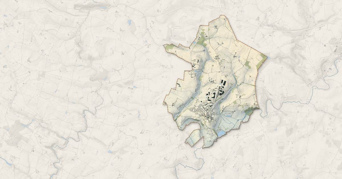 Portrait cartographique de Brûlon : relief, eau, forêts, bâti et voies, calculés à partir des données de l'IGN