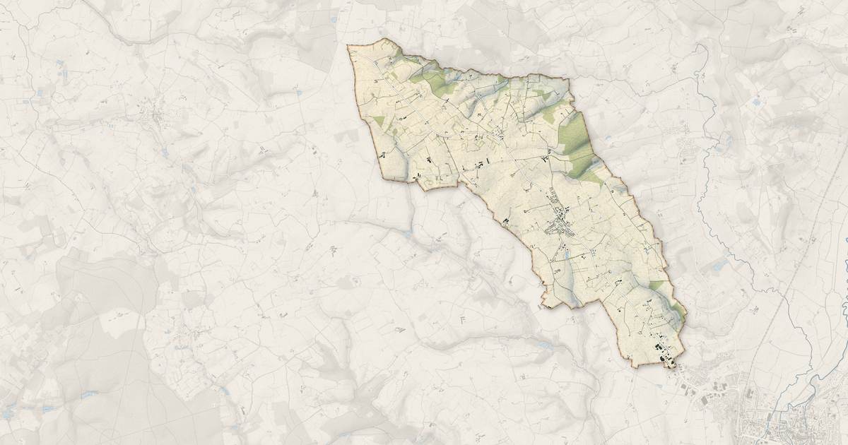 Portrait cartographique de La Chapelle-du-Bois : relief, eau, forêts, bâti et voies, calculés à partir des données de l'IGN