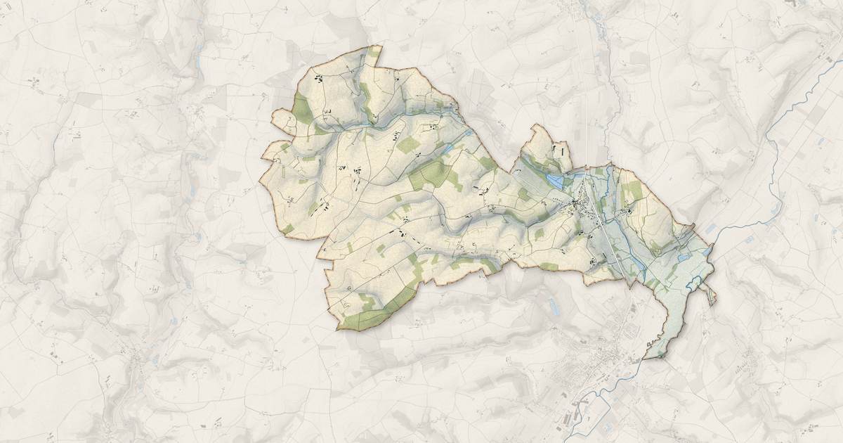 Portrait cartographique de La Chapelle-Huon : relief, eau, forêts, bâti et voies, calculés à partir des données de l'IGN